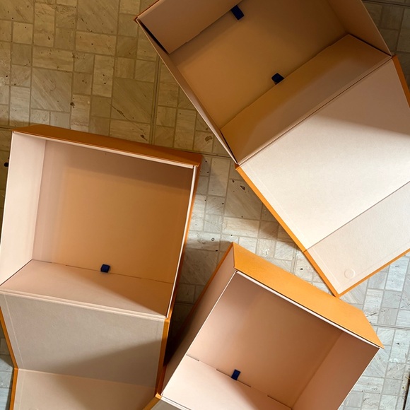 Louis Vuitton Orange Signature Gift Boxes - Picture 2 of 2